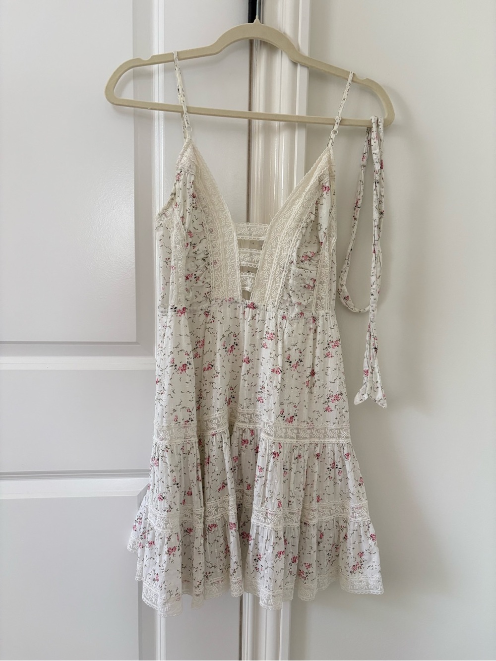 Olivaceous White Floral Sundress